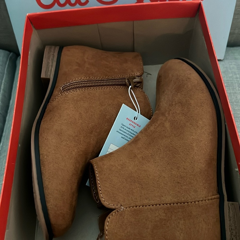 Cat & Jack suede ankle boots. Size 1Y. NWT.